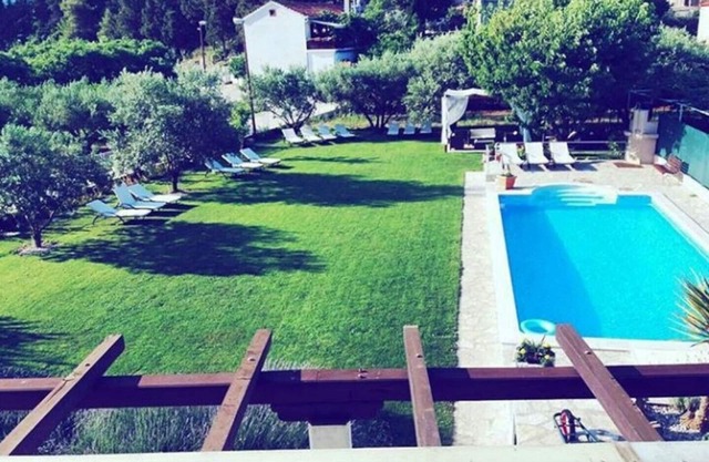 FAMILY APARTMENT MLADEN AT NATURE PARK CLOSE TO THE SEA