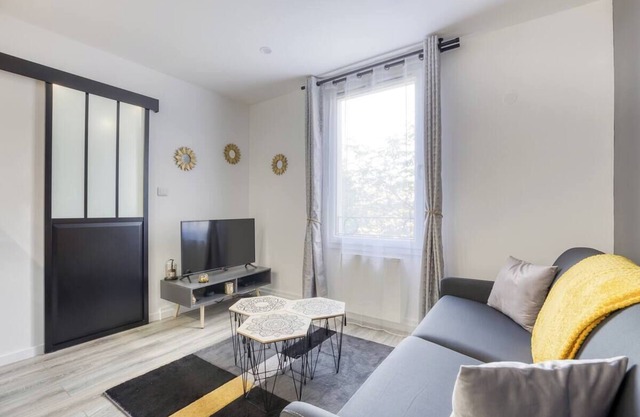 Family apartment 10min from Disneyland