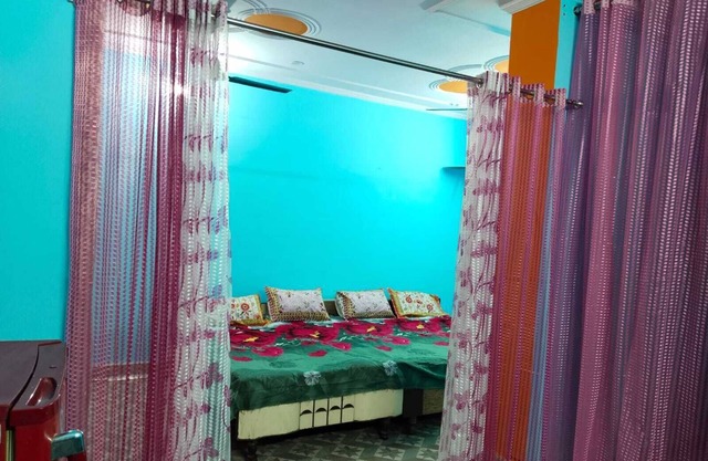 Family atmosphere Guest Room With Double Bed + Single Bed With Cooling Duckting