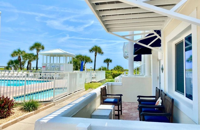 Family Beachfront Retreat: Ground floor steps to ocean, all beach gear included