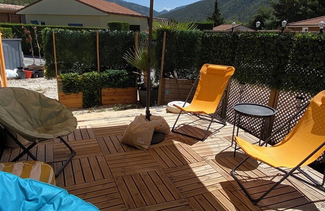 Family chalet with hot tub 5 minutes from azure lake with beach
