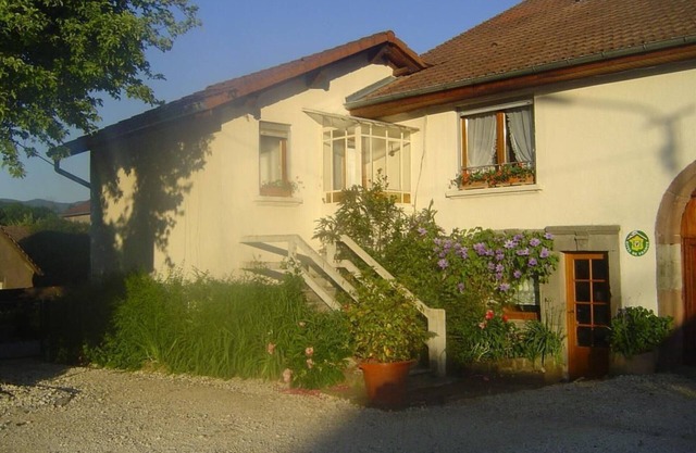 Family cottage for 8, historic charm & modern comfort