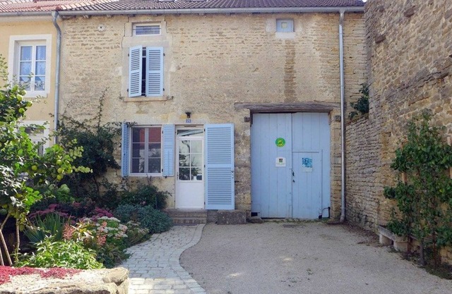 Family Cottage with Garden & Terrace, Near Forest Trails & Historical Sites, Sleeps 7+2