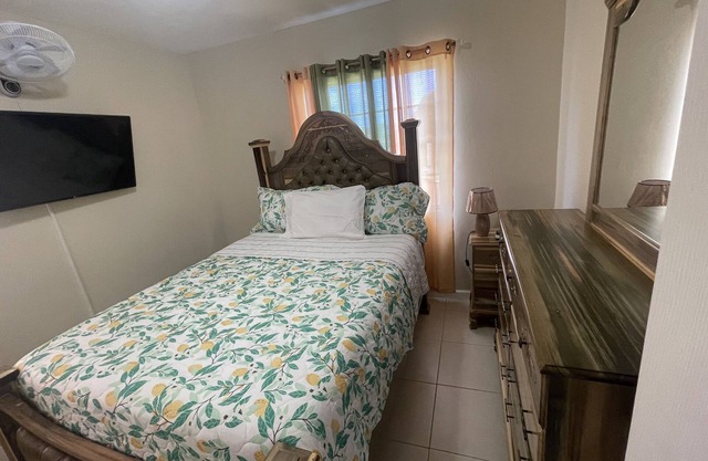 Family cozy apt. 5min to Rio Nuevo Village beach, rafting & horseback riding.