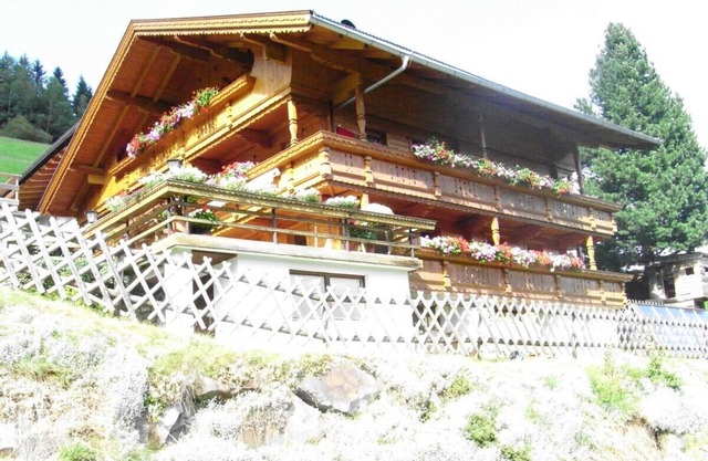 family dwelling in the hills, skibus stops on the slope