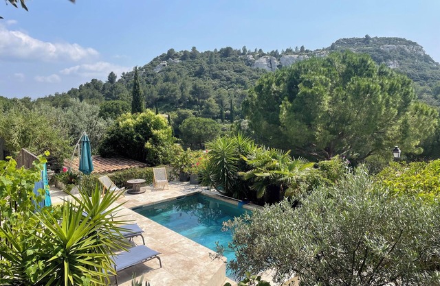 Family farmhouse with pool in Baux-de-Provence