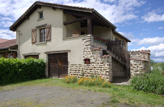 Family-Friendly Cottage with Fireplace, Games & Nearby Attractions