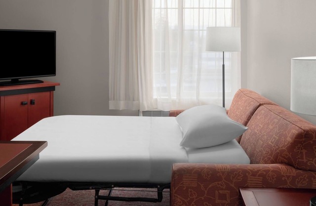 Family & Friends Getaway – 1BR Suite w/Balcony, Kitchen & Living Area