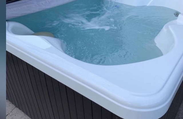 Family/Friend/casino getaway⭐️sleeps 9🐕Pet friendly,3 miles to I24/post ⭐️hot tub