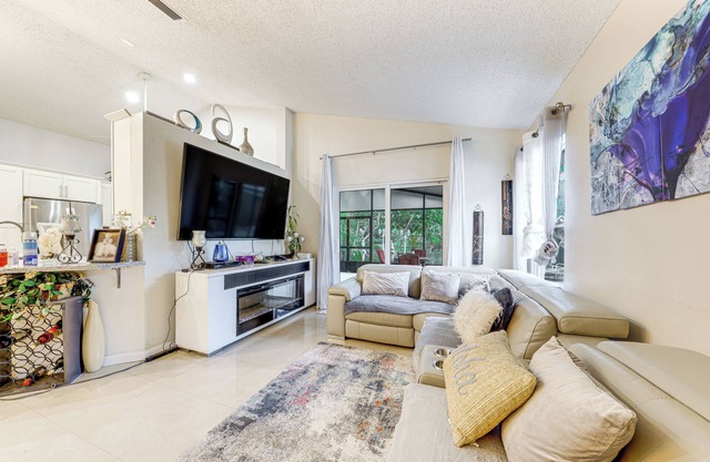 Family-Friendly North Lauderdale Home w/Grill!