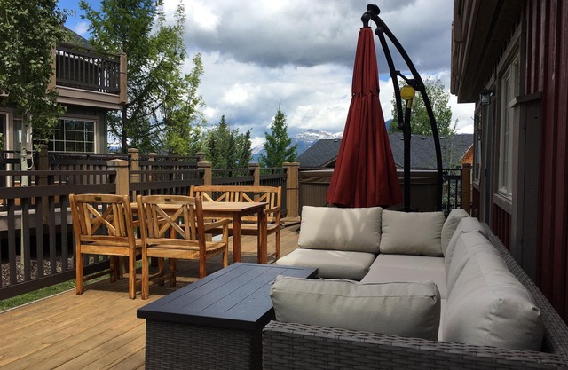 Family friendly 2 bedroom + 1 bath (sleeps 5) townhouse at Kicking Horse Mtn