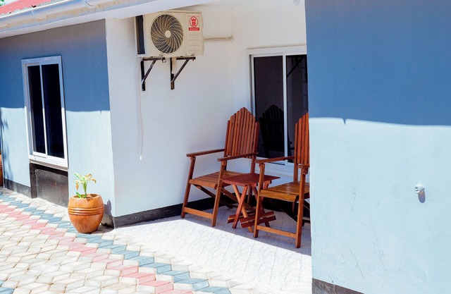 Family-Friendly 2-bedroom house with AC and WiFi close to downtown Dar es Salaam