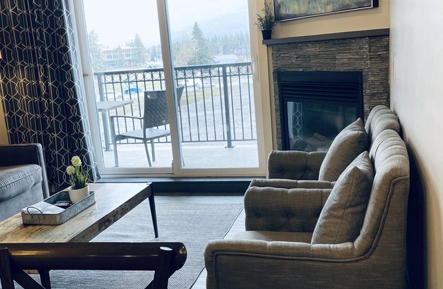 Family friendly 2BR/2BA condo - Sleeps 6 - Views & location!