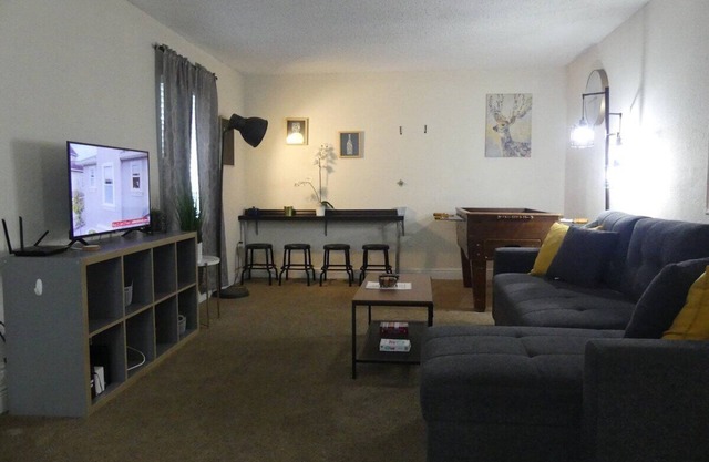 Family-Friendly 2BR Condo Near Universal