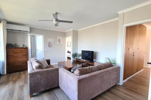 Family friendly 4BR Townhouse near Mt Stromlo - Hosted by Canstay