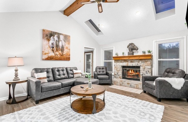 Family Friendly/4BRHome Near Legends/Speedway/Wifi