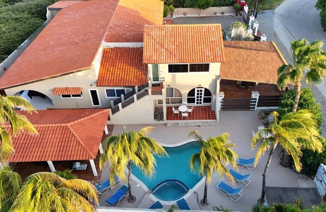 Family Friendly and Private Aruba Villa by Beach