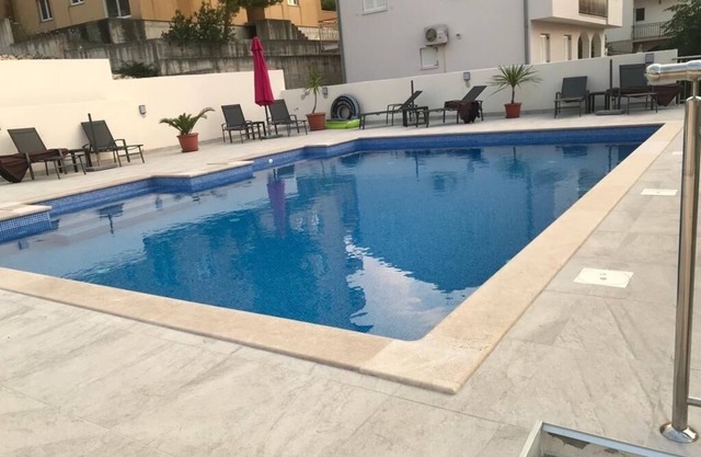 Family Friendly Apartment with pool 2 Minutes Walk From The Sea