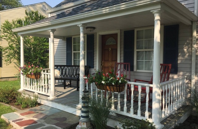 Family Friendly, Beach Themed Cottage - Chalker Beach