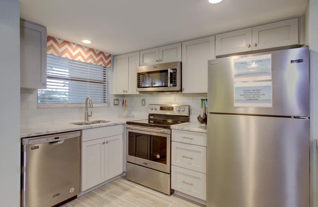 Family Friendly Condo: Building is DIRECTLY on Gulf!