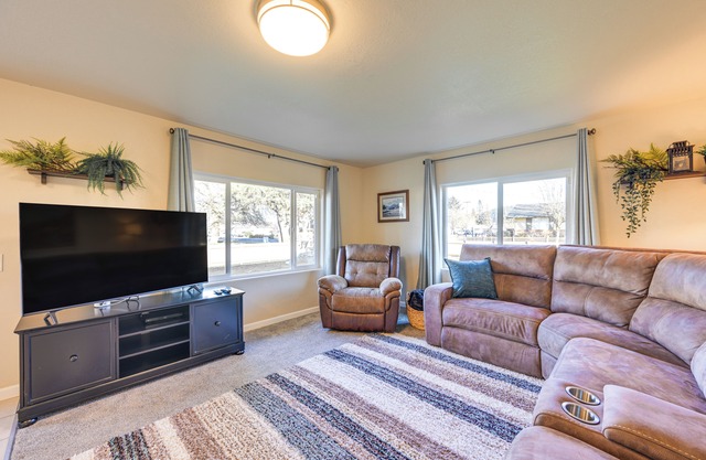Family-Friendly Cottage w/Playground in Centralia