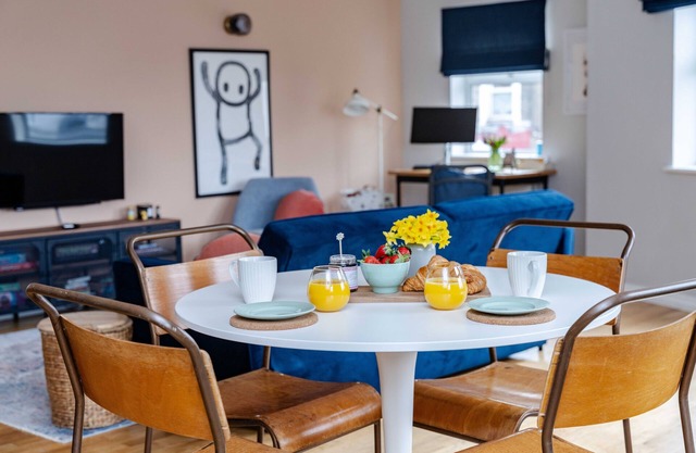 Family friendly flat near Old Town with parking