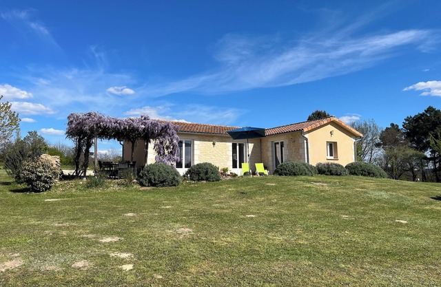 Family Friendly Gite Nr Sarlat With Beautiful Views Of The Dordogne Countryside