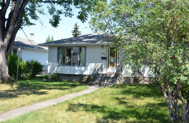 Family friendly home, 2bedroom with one queen bed in eachroom, big livingroom