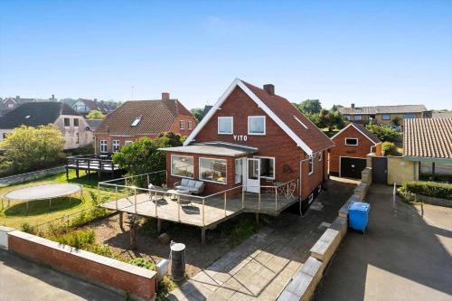 Family Friendly House By The Sea