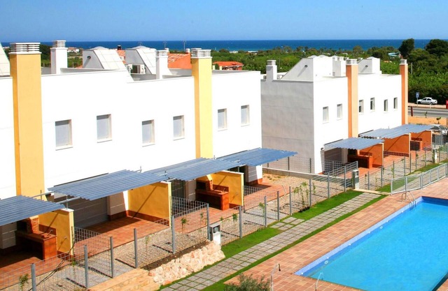 Family-Friendly House in Creixell with Pool, Garden, and Private Parking Near Beach