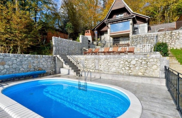 Family friendly house with a swimming pool Karlovac (K-22089)