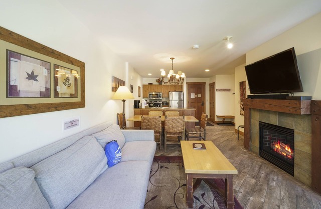 Family Friendly in River Run. Heated pool & slide, steps from gondola and shops