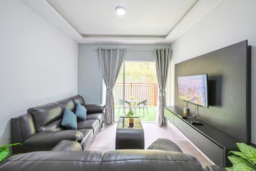 Family-Friendly Retreat 3BR & 3BA Near Attractions Unit G23A