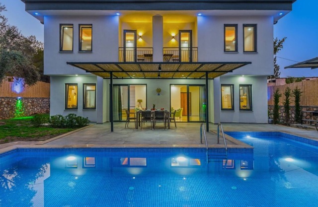 Family-friendly, spacious villa with 3 bedrooms, outdoor pool and large garden