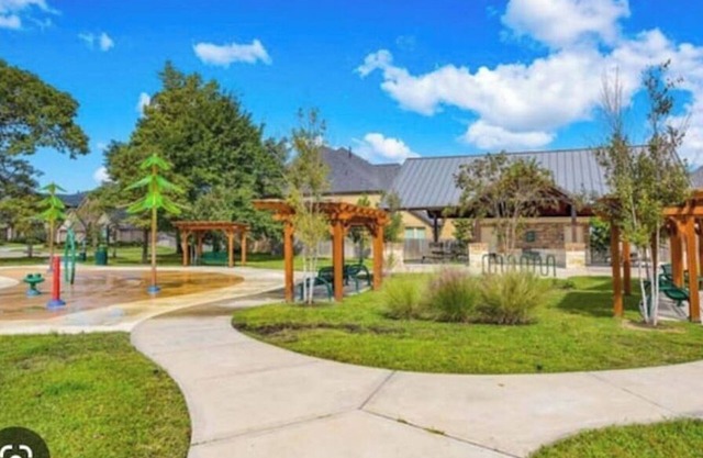 Family Friendly Stay with Parks and Pool Nearby