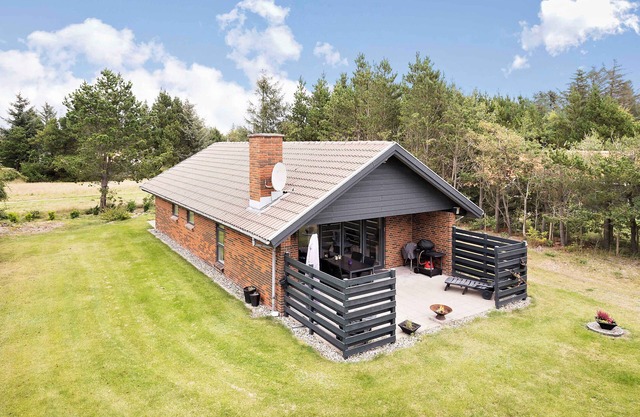 Family-friendly summer house by the North Sea