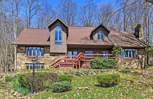 Family-Friendly Terra Alta Home w/Lake View!