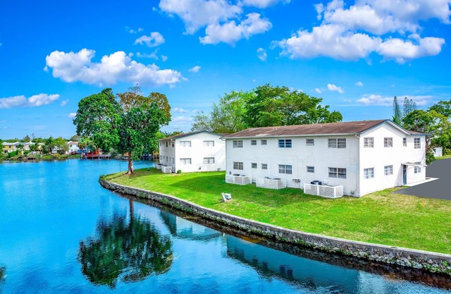 Family-Friendly Condo– Sleeps 11 - Palm Wave Stays