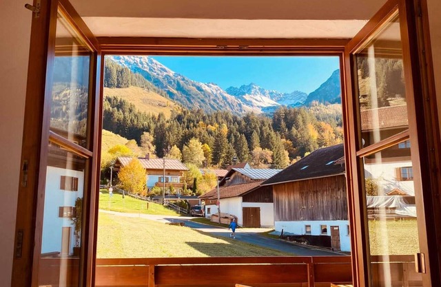 Family-friendly vacation apartment for mountain lovers with panoramic views.