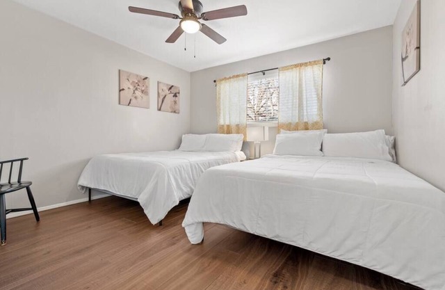 Family Friendly & Very Clean! Walk to AT&T Stadium! 2 Queen Beds
