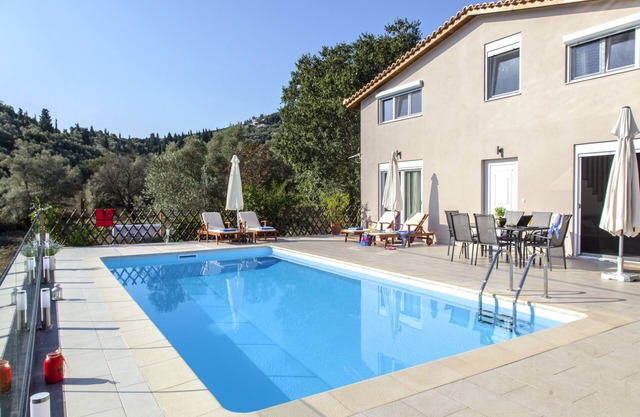Family Friendly Villa Manos with Private Pool and BBQ