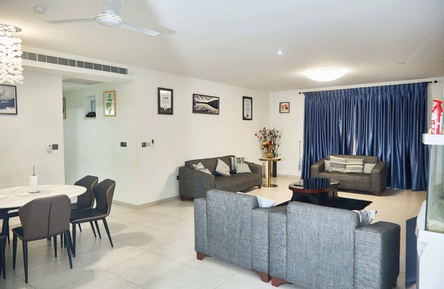 Family-Friendly & Work-Friendly Elegant Apartment close to shopping mall & beach
