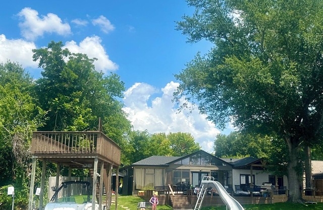 Family fun Lake House on the Shores of Beautiful Lake Conroe with boat slips