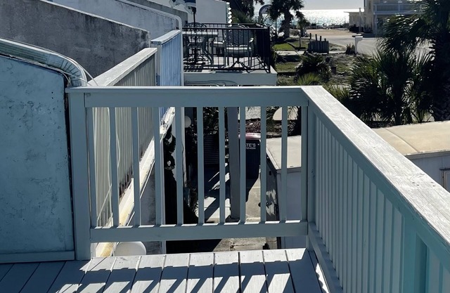 Family Getaway, 1 Block to Ocean - 2 BR + Bunks