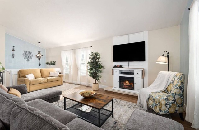 Family Getaway: Modern Farmhouse for Adventure!