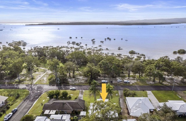 Family getaway on the waterfront of Tin Can Bay