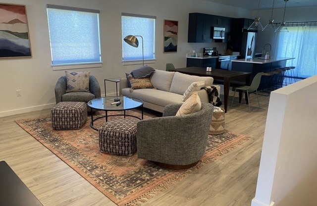 Family getaway with hot tub! Close to Grand Targhee, hiking, fishing, Driggs