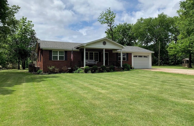 Family home about a mile from Shiloh Park. Pet friendly with a fenced-in yard!