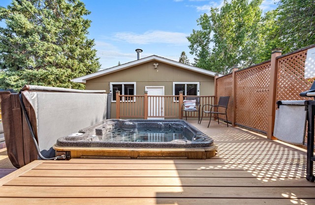 Family Home in Southwood w Hot Tub Sleeps 9
