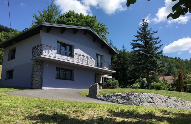 Family home, large pleasant space, quiet and sunny.